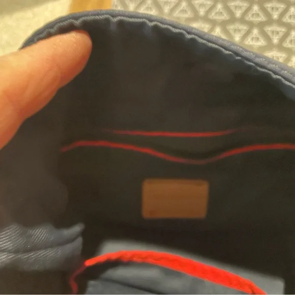 Tommy Hilfiger Navy and Red Interior with Gold Label - Picture 4 of 5